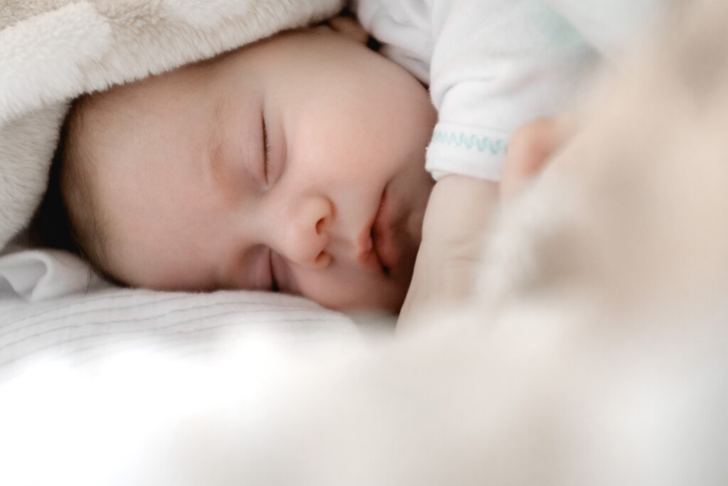 Schon bei Neugeborenen gibt es Kurz- oder Langschläfer.