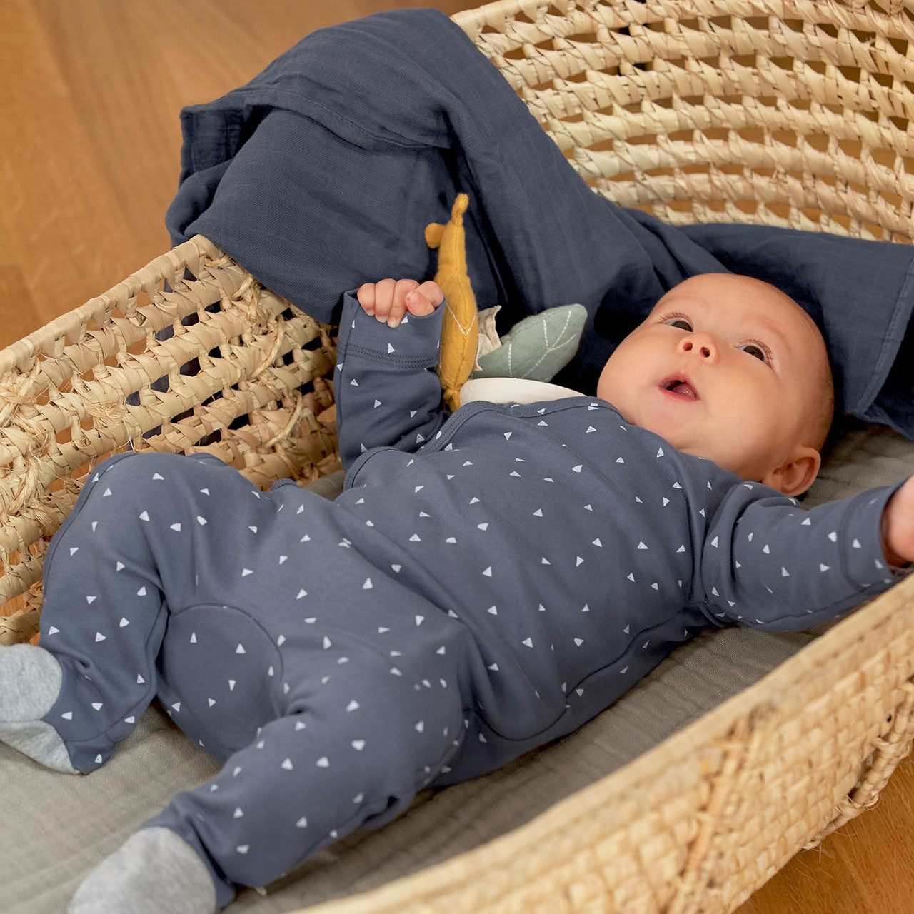 Lässig Cozy Colors Babyschlafanzug mit Fuß aus Bio Baumwolle