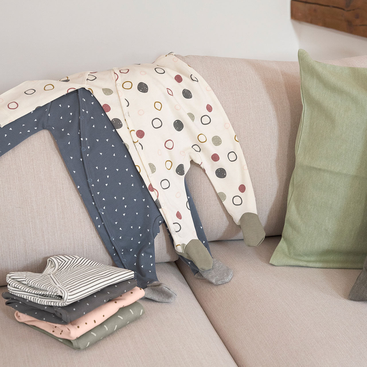 Lässig Cozy Colors Babyschlafanzug mit Fuß aus Bio Baumwolle