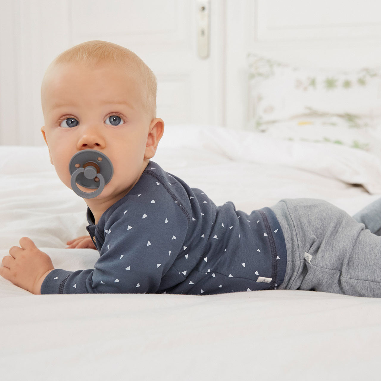 Lässig Cozy Colors Baby Langarm-Shirt aus Bio Baumwolle