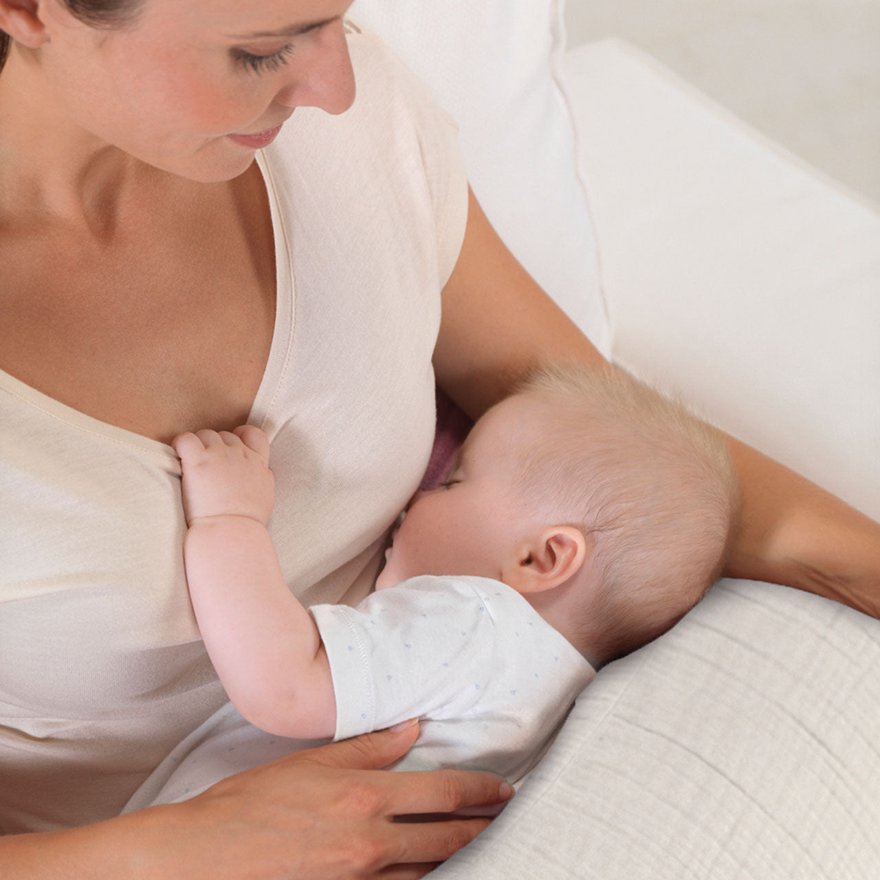 Theraline Musselinmond Stillkissen mit EPS-Mikroperlen Füllung