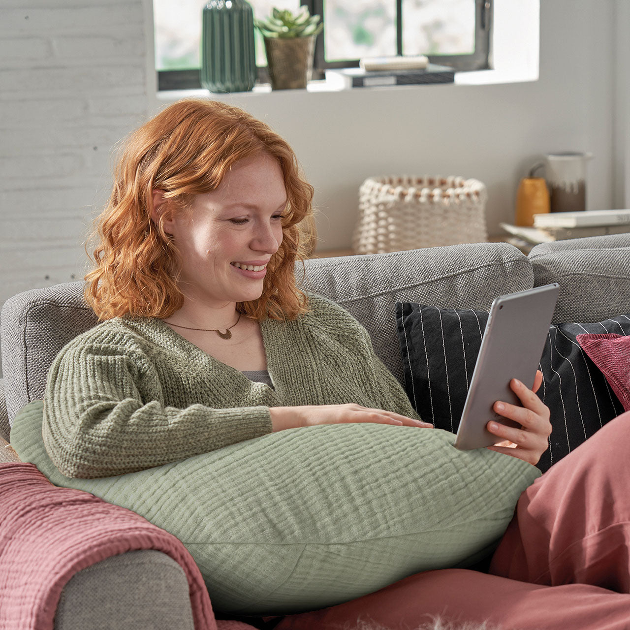 Theraline Musselinmond Stillkissen mit EPS-Mikroperlen Füllung