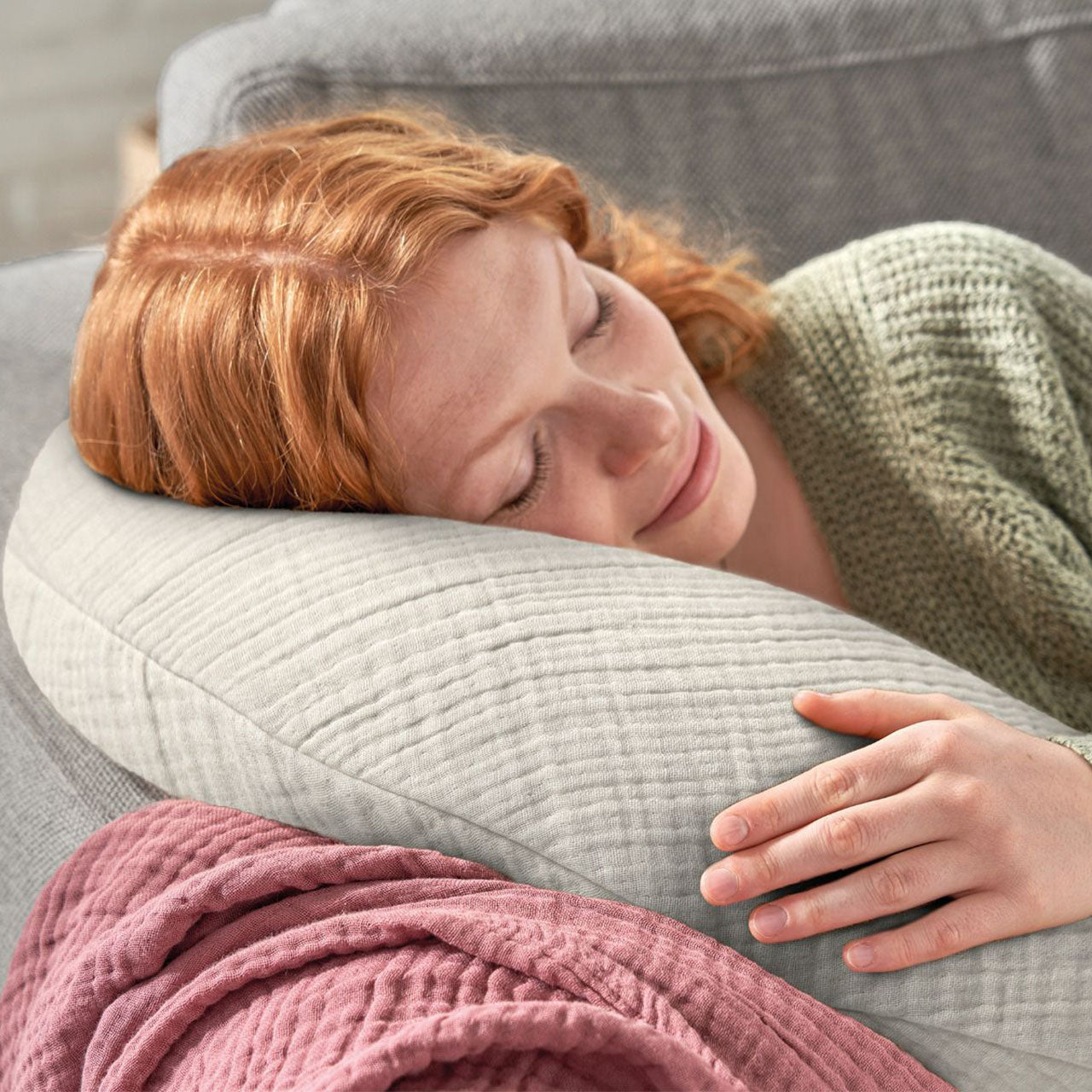 Theraline Musselinmond Stillkissen mit EPS-Mikroperlen Füllung