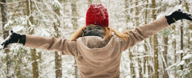 Mit diesen 10 Tipps kommst du nachhaltig durch die Winter- und Weihnachtszeit.